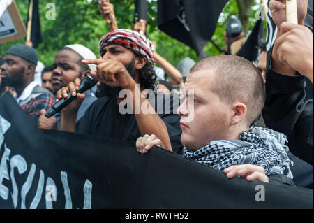 Condannato attentati Lewis Ludlow nel settembre 2010 con Anjem Choudary Foto Stock