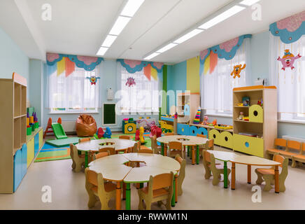Spazio per giochi e attività nella scuola materna. Kindergarten con set di giocattolo. Primo piano. Foto Stock