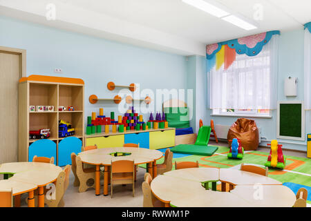 Sala gioco all'asilo. Kindergarten con set di giocattolo. Primo piano. Foto Stock
