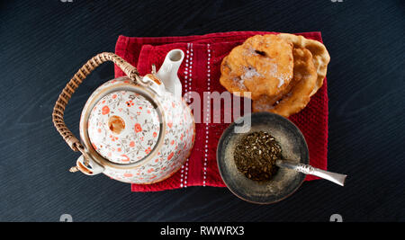 Mate infusione e torta fritas Foto Stock