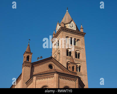 Duomo di San Lorenzo (St Lawrence cattedrale) in Alba, Italia Foto Stock