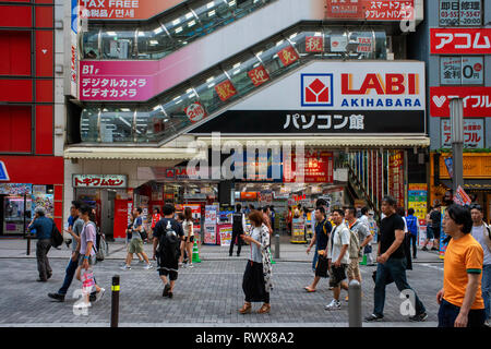 La regione di Akihabara negozi nell isola di Honshu, Kanto, Tokyo, Giappone Foto Stock
