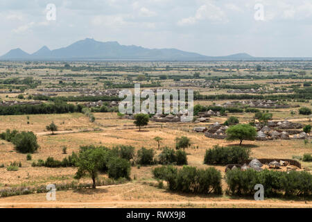 Nakapelimoru Village è il più grande villaggio in Africa Orientale, Kotido, Uganda Foto Stock