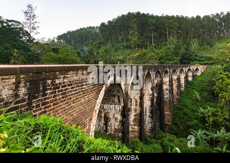 Famoso Demodara nove ponte di Arco. Ella, Sri Lanka. Foto Stock