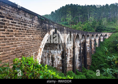 Famoso Demodara nove ponte di Arco. Ella, Sri Lanka. Foto Stock