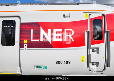 Classe LNER 800 Azuma sulla corsa di prova a Peterborough, CAMBRIDGESHIRE, England, Regno Unito Foto Stock