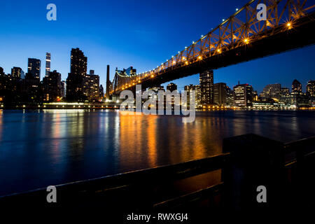 New York paesaggi, paesaggi urbani e street view. Della famosa terra segna come memoriale, spose e altre vedute urbane in bella luce del giorno un Foto Stock