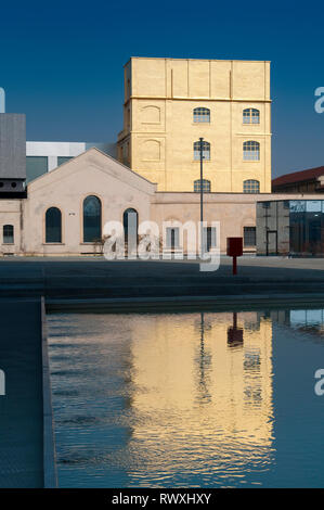 L'Italia, Lombardia, Milano, Piazza Adriano Olivetti Square, Fondazione La Fondazione Prada, la Haunted House Foto Stock