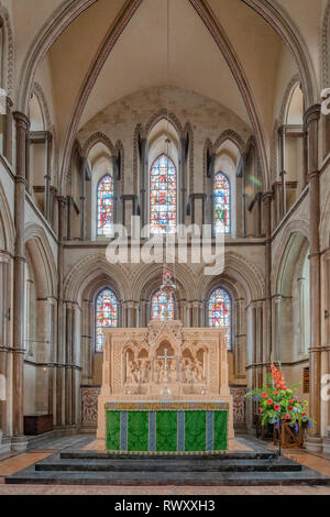 Vista di Rochester Cathedral, formalmente la Chiesa Cattedrale di Cristo e la Vergine Maria nel Kent, sud-est dell' Inghilterra città o Rochester