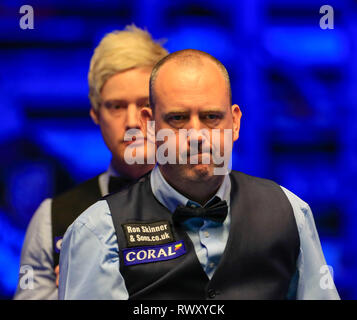 Preston Guild Hall, Preston, Regno Unito. 7 Mar, 2019. Snooker, Coral Players Championship; Mark Williams al tavolo con Neil Robertson il suo avversario in bilico nel credito di background: azione Plus sport/Alamy Live News Foto Stock