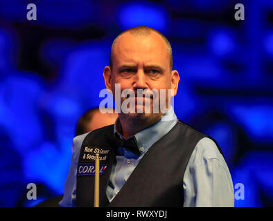 Preston Guild Hall, Preston, Regno Unito. 7 Mar, 2019. Snooker, Coral Players Championship; Mark Williams guarda interessato durante il suo quarto di finale contro Neil Robertson Credito: Azione Sport Plus/Alamy Live News Foto Stock