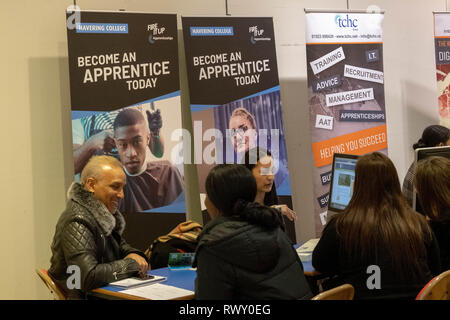 Brentwood, Essex, Regno Unito. Il 7 marzo 2019. Pop-up Shop per apprendistati shop nazionali durante la settimana di apprendistato 4th-9marzo 2019 nel centro Baytree Brentwood Essex Credit: Ian Davidson/Alamy Live News Foto Stock