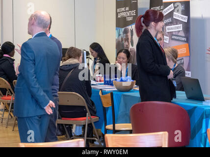 Brentwood, Essex, Regno Unito. Il 7 marzo 2019. Pop-up Shop per apprendistati shop nazionali durante la settimana di apprendistato 4th-9marzo 2019 nel centro Baytree Brentwood Essex Credit: Ian Davidson/Alamy Live News Foto Stock