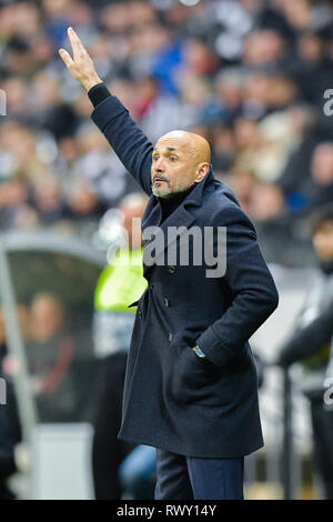 07 marzo 2019, Assia, Frankfurt/Main: Calcio: Europa League, Eintracht Frankfurt - Inter Milan, knockout tondi tondi di sedici prime gambe, la Commerzbank Arena. Milano coach Luciano Spalletti gesti. Foto: Uwe Anspach/dpa Foto Stock