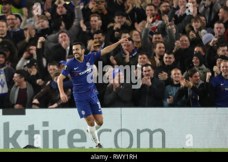 Stamford Bridge, Londra, Regno Unito. 7 Mar, 2019. Europa League calcio, round di 16, 1° gamba, Chelsea contro Dinamo Kiev; Pedro di Chelsea celebra come egli punteggi per 1-0 nel xvii minuto Credito: Azione Sport Plus/Alamy Live News Foto Stock