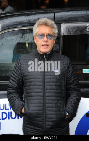 Londra, Regno Unito. 7 Mar, 2019. Roger Daltry visto al di fuori del Royal Kensington Hotel, per promuovere il concerto di Wembly, con black cab. Credito: Terry Scott/SOPA Immagini/ZUMA filo/Alamy Live News Foto Stock