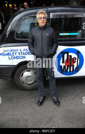 Londra, Regno Unito. 7 Mar, 2019. Roger Daltry visto al di fuori del Royal Kensington Hotel, per promuovere il concerto di Wembly, con black cab. Credito: Terry Scott/SOPA Immagini/ZUMA filo/Alamy Live News Foto Stock