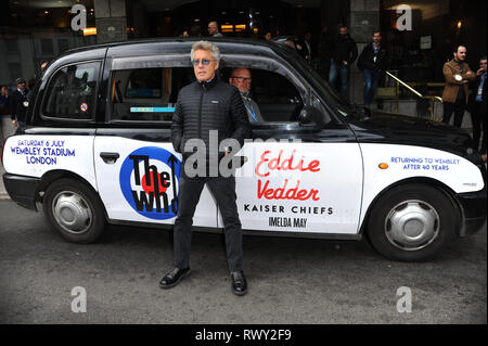 Londra, Regno Unito. 7 Mar, 2019. Roger Daltry visto al di fuori del Royal Kensington Hotel, per promuovere il concerto di Wembly, con black cab. Credito: Terry Scott/SOPA Immagini/ZUMA filo/Alamy Live News Foto Stock