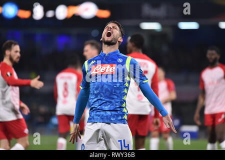 Foto Cafaro/LaPresse 7 Marzo 2019 Napoli, Italia sport calcio SSC Napoli vs FC Salisburgo - UEFA Europa League stagione 2018/19, ottavi di finale, andata - Stadio San Paolo. Nella foto: Dries Mertens (SSC Napoli) arrabbiato. Foto Cafaro/LaPresse Marzo 7, 2019 napoli, Italia sport soccer SSC Napoli vs FC Salisburgo - UEFA Europa League stagione 2018/19, Round del 16, la prima gamba - Stadio San Paolo. Nel pic: Dries Mertens (SSC Napoli) si arrabbia. Foto Stock