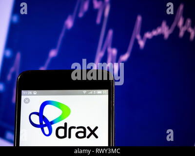 L'Ucraina. 7 Mar, 2019. Drax Group plc logo azienda vede visualizzato su un telefono intelligente. Credito: Igor Golovniov SOPA/images/ZUMA filo/Alamy Live News Foto Stock