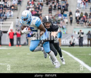 Birmingham, Alabama, Stati Uniti d'America. Xvi Feb, 2019. Alabama ha ospitato la settimana 2 della inaugeral alleanza di Football Americano stagione. Birmingham il ferro e il Salt Lake City stalloni giocato alla storica Legion Field. Gli stalloni wide receiver de'MORNAY PIERSON-EL (15) tenta di rompere affrontare da ferro defensive back Giacobbe Hagen (27). Ferro da stiro rende la rimonta di vincere 12-9. Credito: Jeremy Raines/ZUMAPRESS.com/Alamy Live News Foto Stock