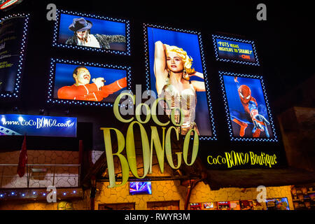 Playa del Carmen, Messico - Febbraio 25, 2019: Coco Bongo è un famoso locale notturno in Playa del Carmen, Messico. Foto Stock