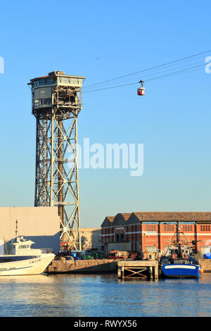 Il Porto di Barcellona la funivia. Il Port Vell linea tramviaria. Torre Sant Sebastià. Telefèrico del Puerto, Telefèric del Port, Aeri del Port Foto Stock