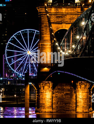 Cincinnati ruota panoramica Ferris di notte Foto Stock