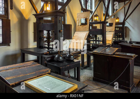 Negozio di stampa che mostra il XVIII e il XVII secolo le presse di stampa nel Museo Plantin-Moretus / Plantin-Moretusmuseum, Anversa, Belgio Foto Stock