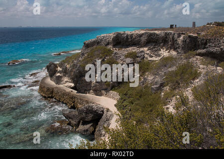 Rocky ocean shore Foto Stock