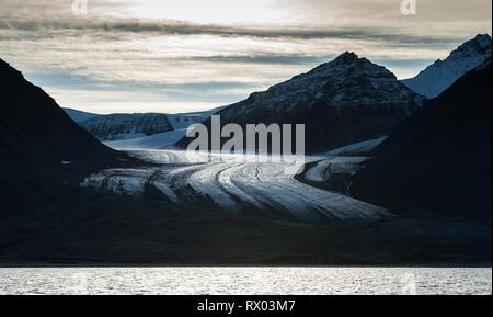 Lingua del ghiacciaio, Kongsfjorden, Spitsbergen arcipelago delle Svalbard, Norvegia Foto Stock