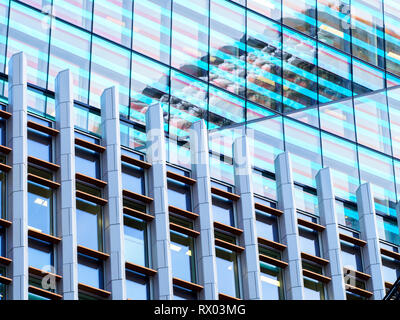 Dettaglio del 10 Fenchurch Avenue edificio nella città di Londra - Inghilterra Foto Stock