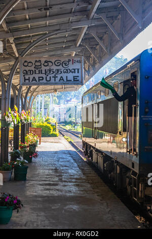 Haputale, Sri Lanka - 26 dicembre 2018: Haputale stazione ferroviaria. Lo Sri Lanka. Foto Stock