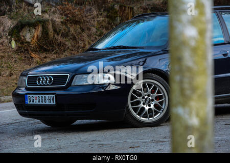 Audi A4 B5 (paraurti anteriore) Foto Stock