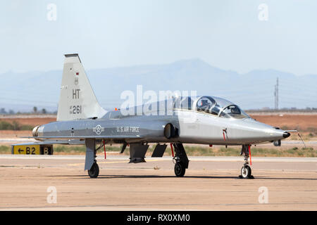 United States Air Force (USAF) Northrop T-38 Taloni jet trainer aeromobile da Holloman Air Force Base a Gateway Phoenix-Mesa aeroporto in Arizona. Foto Stock