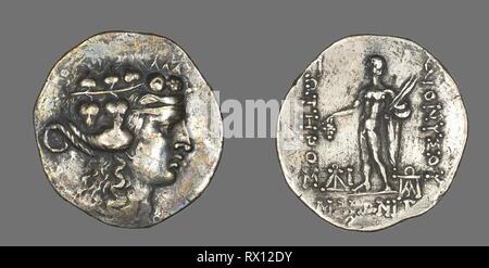 Tetradrachm (moneta) raffigurante il dio Dioniso. Greco, coniate in Maroneia (Tracia). Data: 146 BC. Dimensioni: diam. 3.2 cm; 15.59 g. Argento. Origine: Impero Romano. Museo: Chicago Art Institute. Autore: greco antico. Foto Stock