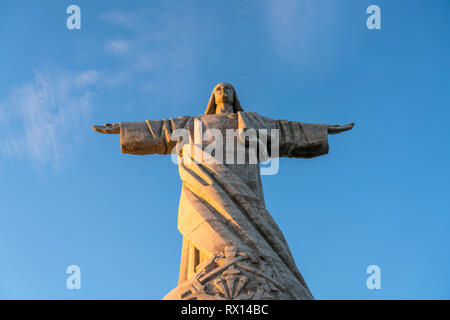 Überlebensgrosse statua di Gesù Cristo Rei in Garajau, Madeira, Portogallo, Europa | maggiore di lifesize Staue Gesù Cristo Rei in Garajau Madera, Porto Foto Stock