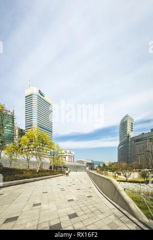 / Seoul COREA DEL SUD - Sep 24 2015: Design di Dongdaemun Plaza (DDP) iconico atipica architettura pubblica da Zaha Hadid Foto Stock