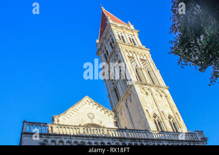 Il campanile di San Lorenzo cattedrale, Trogir, Dalmazia, Croazia Foto Stock