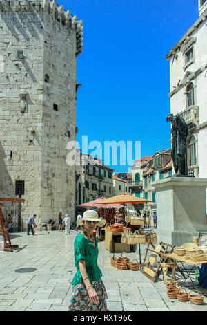 Trg Braće Radić (quadrato dei fratelli Radić). Localmente questo è noto come Vocni Trg (frutta square) dove le donne dai villaggi circostanti venivano a vendere Foto Stock