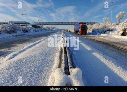 L'autostrada M8 a Harthill Scozia durante l'inverno del 2010. Foto Stock