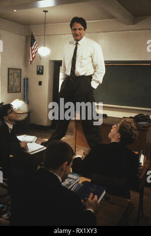 Studio pubblicità ancora da 'Dead poeti società " Robin Williams © (1989) Touchstone Pictures Riferimento File # 33751 694THA Foto Stock