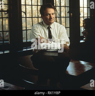 Studio pubblicità ancora da 'Dead poeti società " Robin Williams © (1989) Touchstone Pictures Riferimento File # 33751 726THA Foto Stock