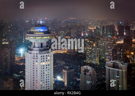 Shanghai skyline notturno Foto Stock