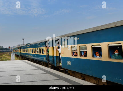 Kamalapur rail station a Dhaka, nel Bangladesh. Foto Stock