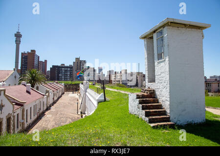 Johannesburg, Sud Africa, 17 febbraio - 2019: vista esterna della vecchia prigione fortezza nel centro città Foto Stock