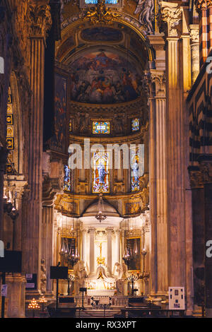 Genova, Italia - 4 Novembre 2018: interno della Cattedrale di San Lorenzo o la Cattedrale di San Lorenzo Foto Stock