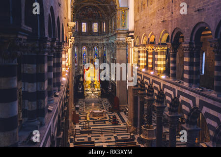 Genova, Italia - 4 Novembre 2018: interno della Cattedrale di San Lorenzo o la Cattedrale di San Lorenzo Foto Stock