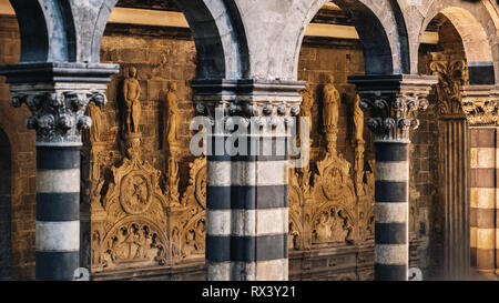 Genova, Italia - 4 Novembre 2018: interno della Cattedrale di San Lorenzo o la Cattedrale di San Lorenzo Foto Stock