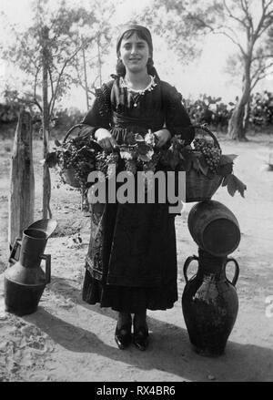 L'Europa, Italia, Calabria, Gioiosa Ionica giovani trincia semovente, 1920-30 Foto Stock